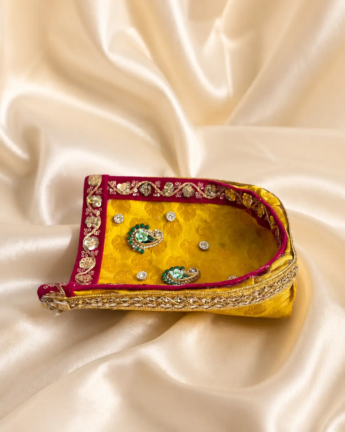 Sunehri Paisley Shagun Chaj
