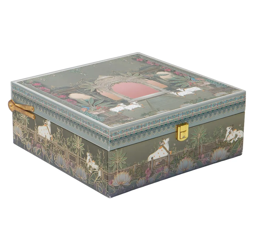 Vintage Palace Luxury Box