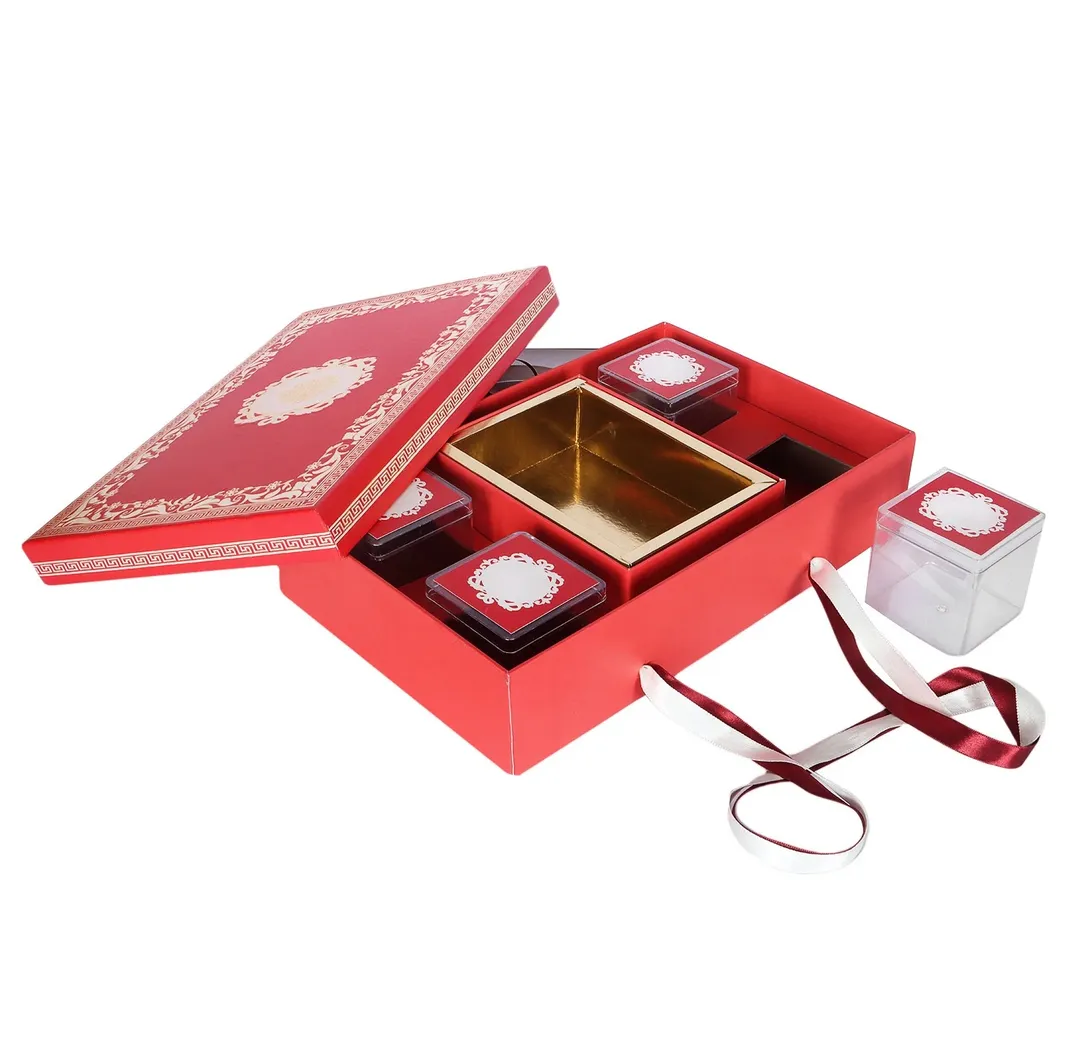 Classic Red Hamper Box