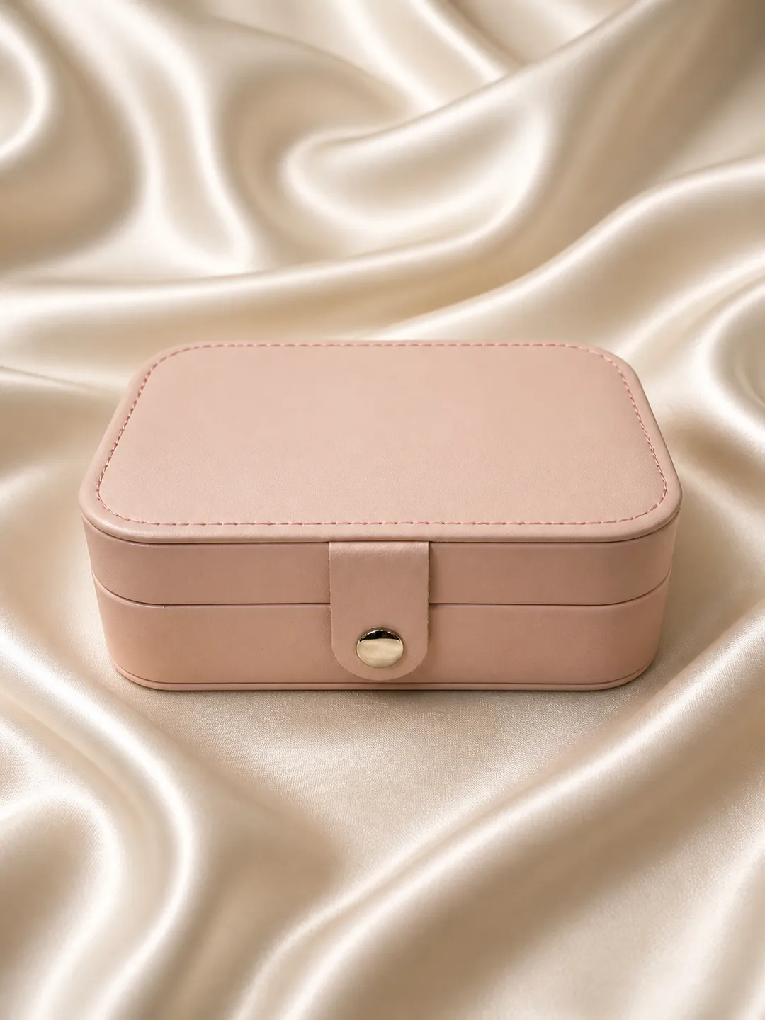 Ivory Satin Heritage Jewelry Trunk