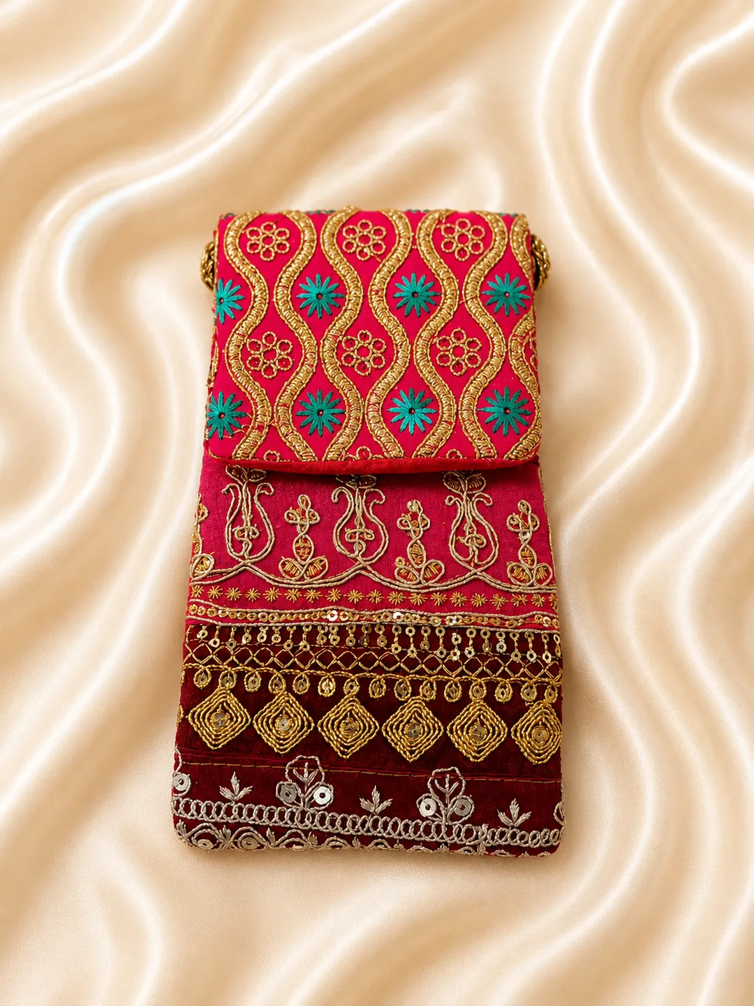 Royal Rani Heritage Mobile Sleeve